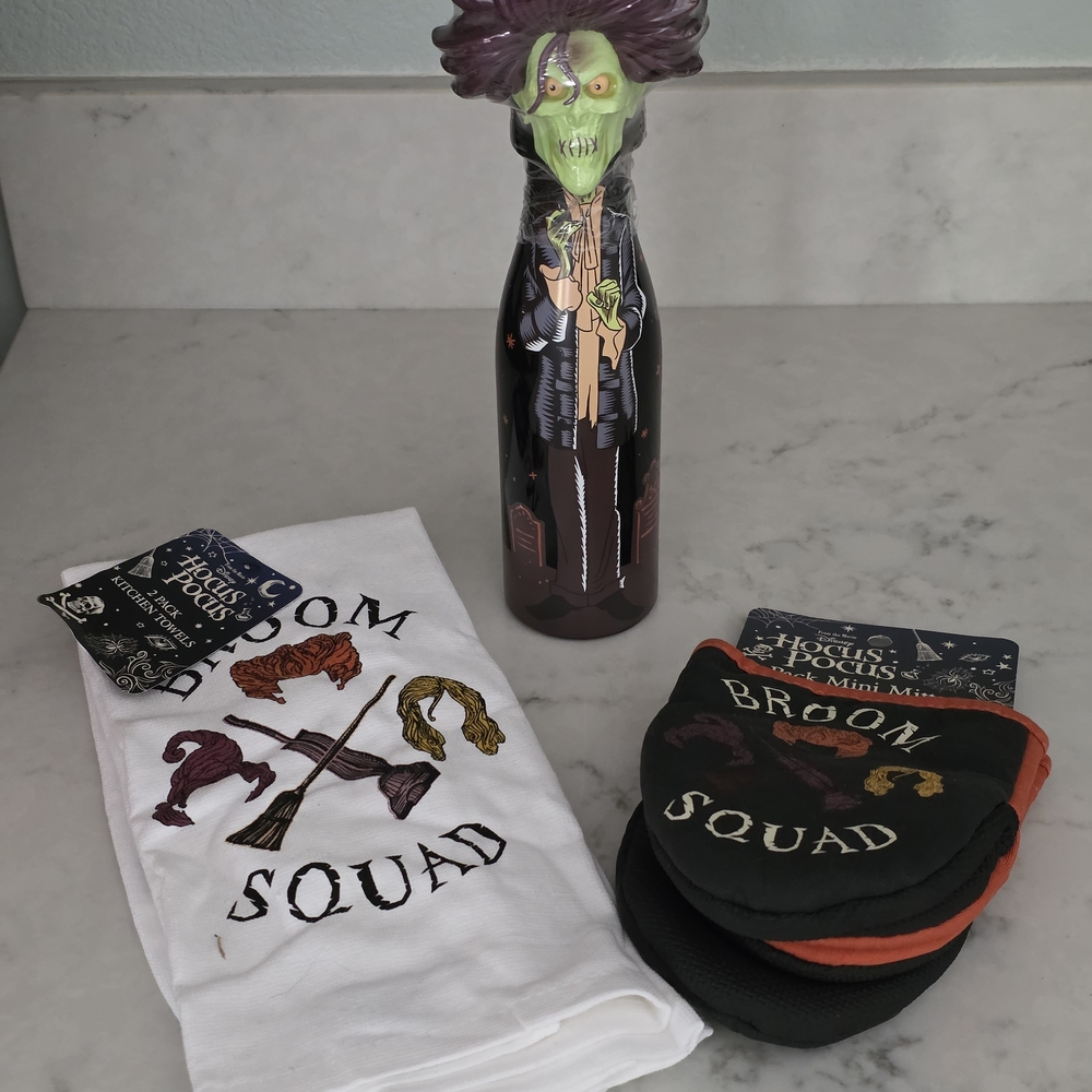 Disney Hocus Pocus Broom Squad Set Incl. Towels, Oven Mitts And Water Bottle